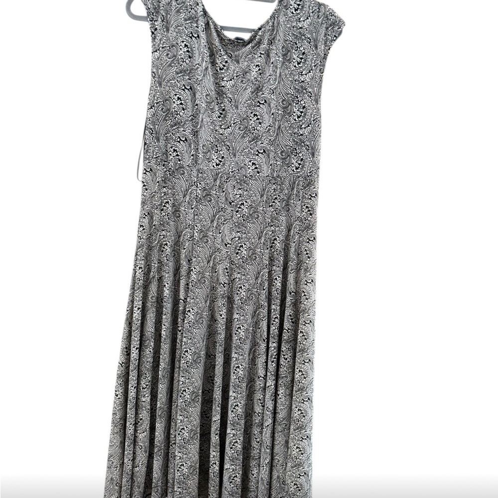 Chic Gray Patterned Midi Dress - image 8